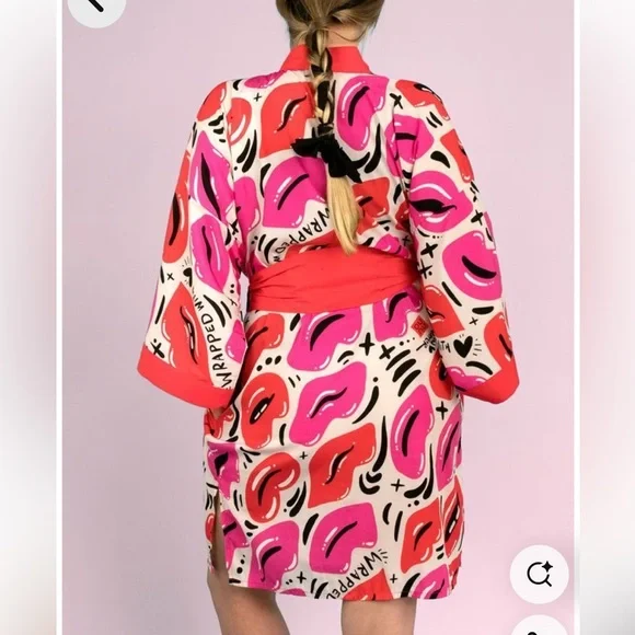 Nuno Jason Naylor Wrapped with Love Luscious Lips Kimono Robe Satin - Picture 2 of 10